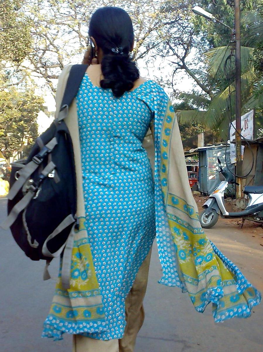 5P Back view of Indian women 