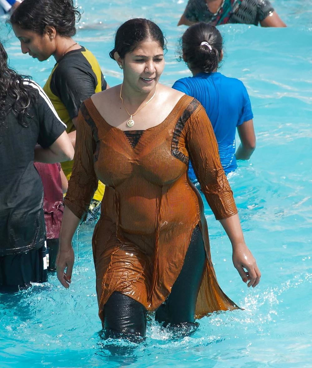 25P Wet indian Auntys