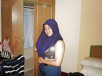 12P Indonesian & Malay Muslim Hijabi Sluts