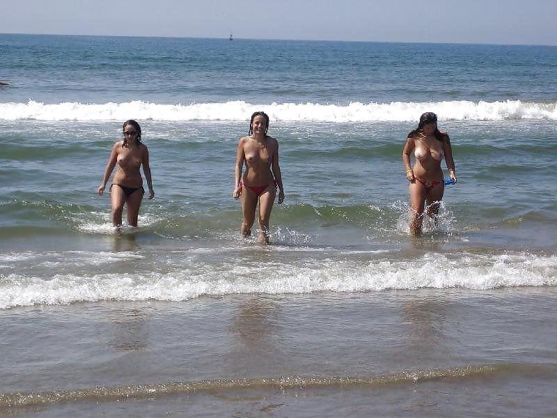 16P BEACH BABES 1