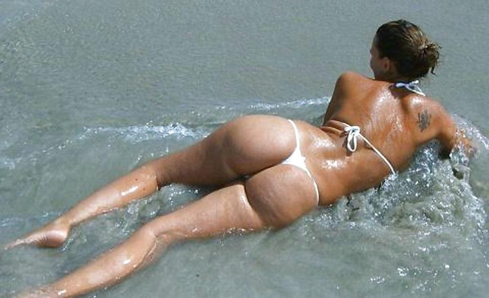 16P BEACH BABES 1