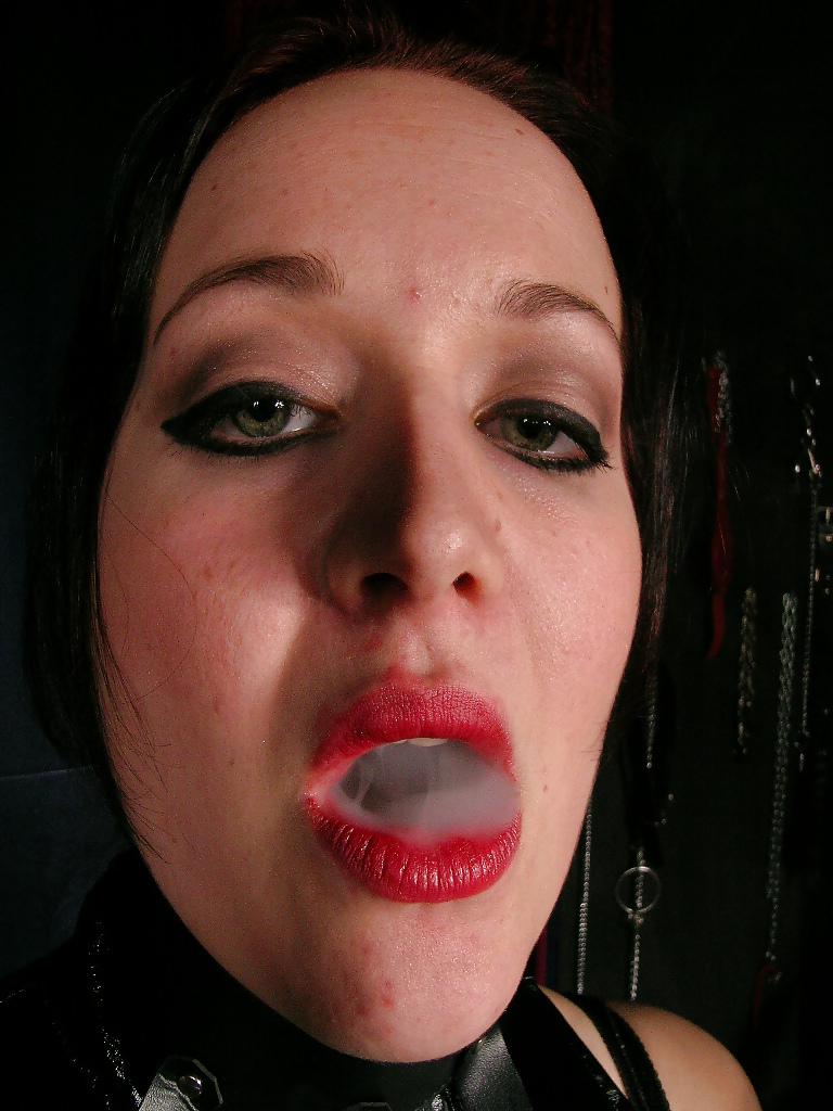 11P Smoking Aroura