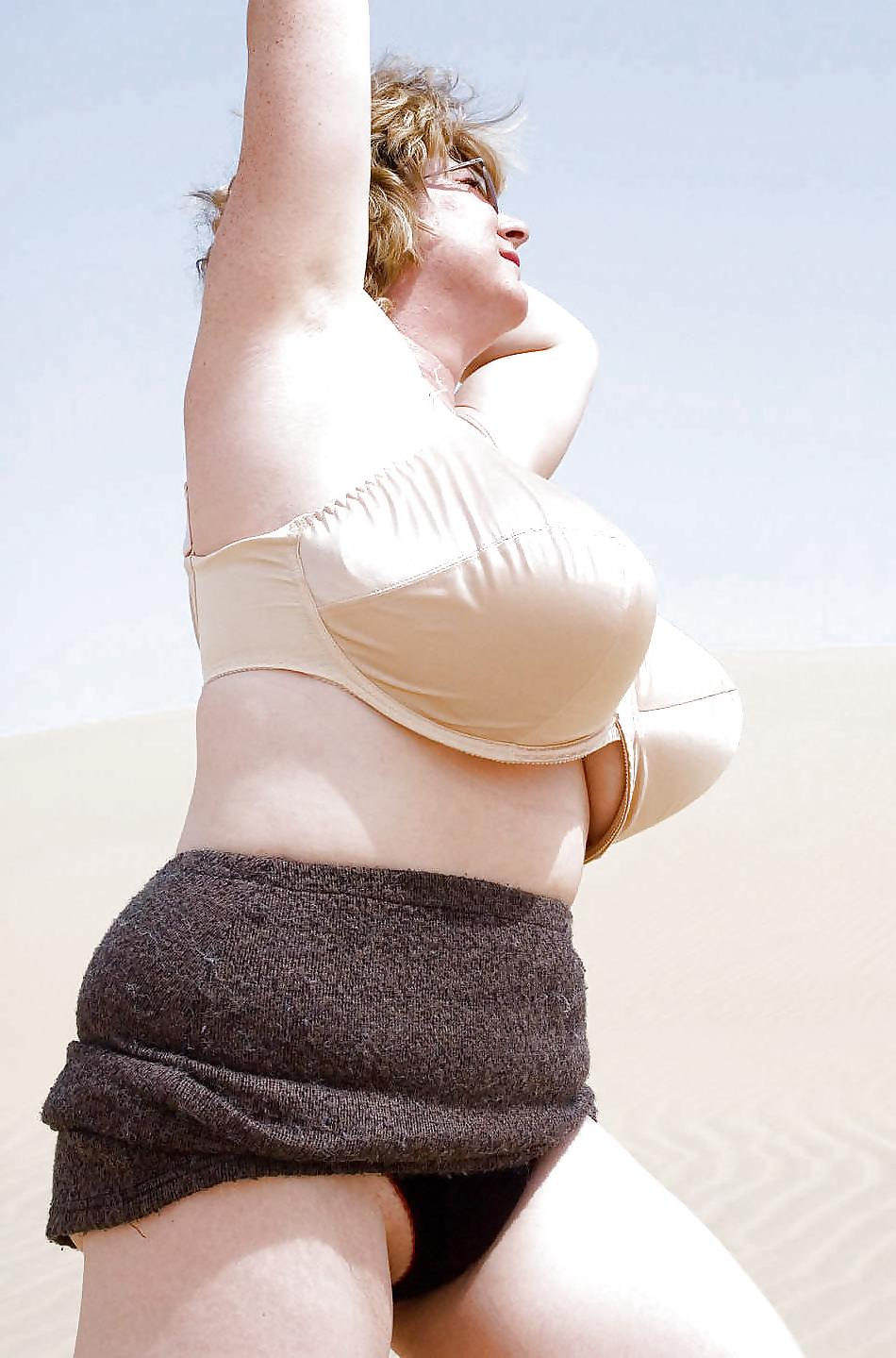 25P Big bras on Boom