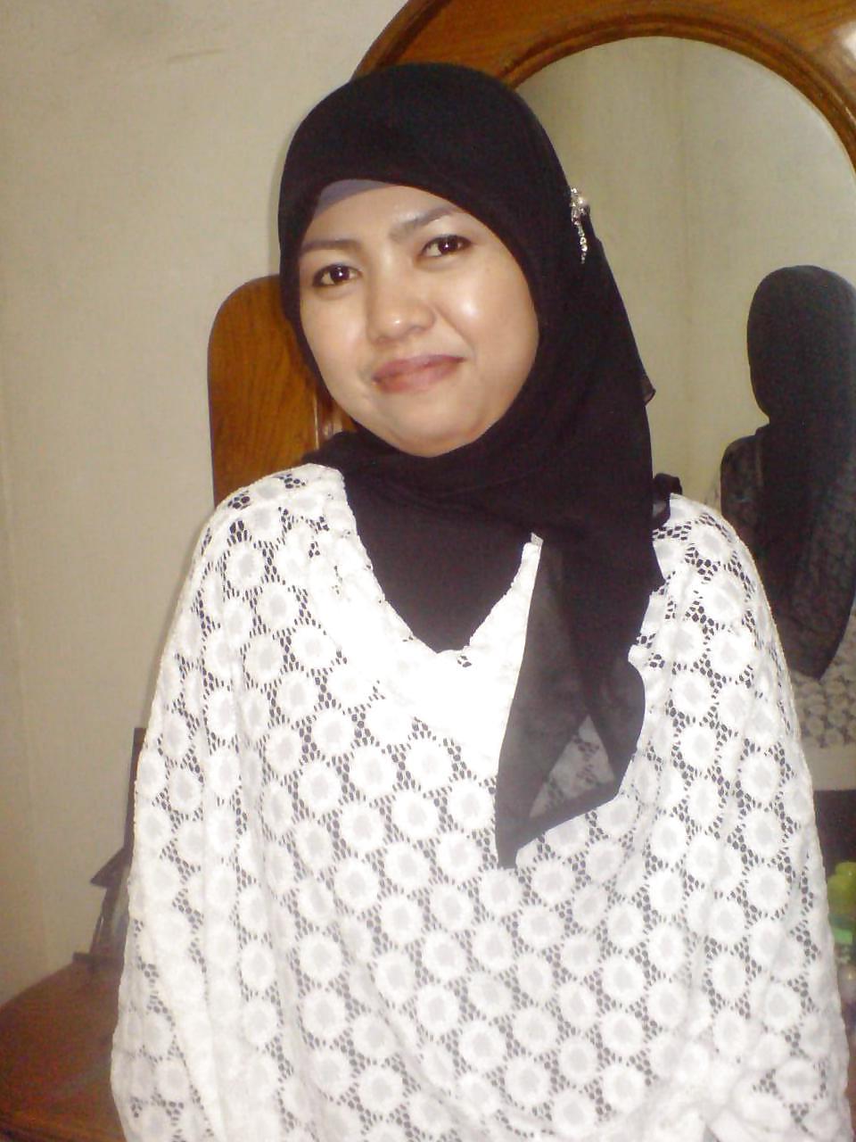 17P Indonesian hijab girl banged