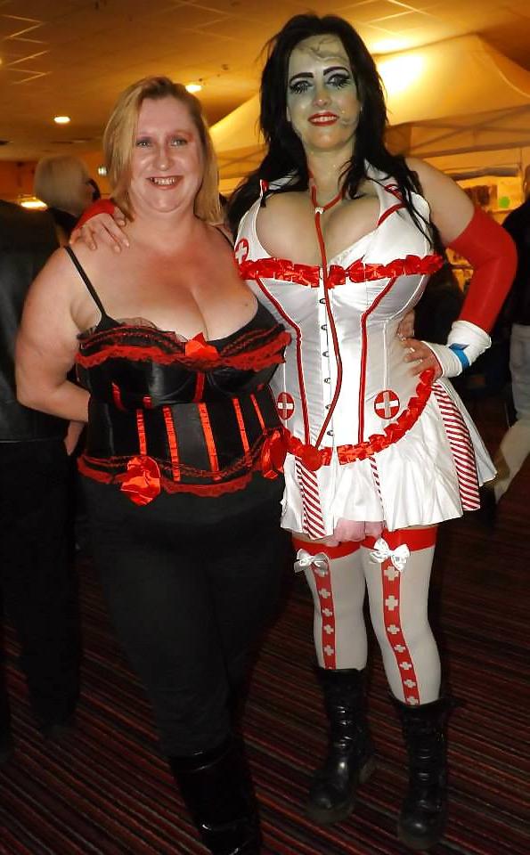 25P Sarah Lang big tits uk 