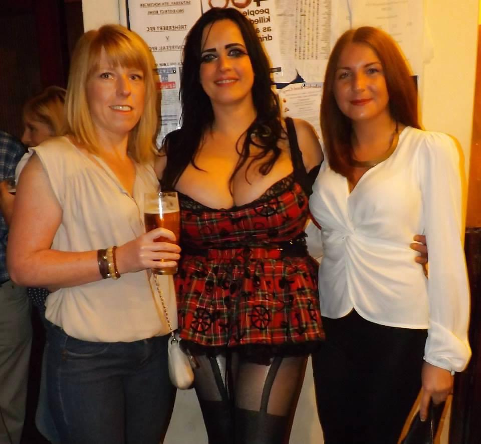 25P Sarah Lang big tits uk 