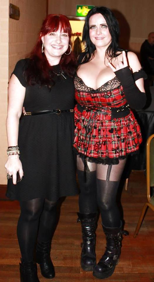 25P Sarah Lang big tits uk 