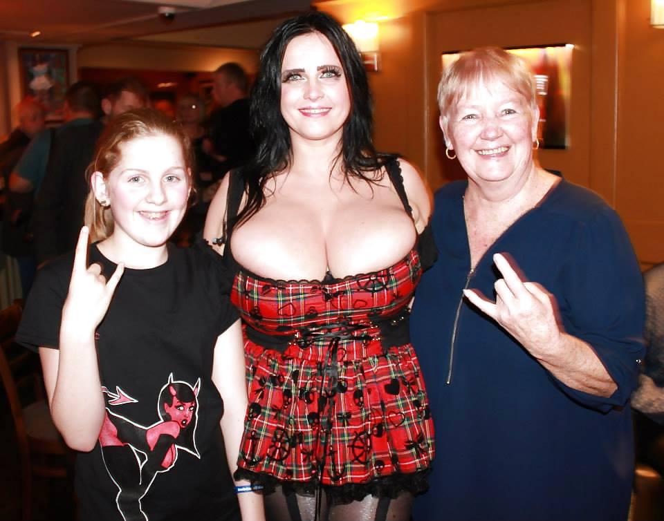 25P Sarah Lang big tits uk 