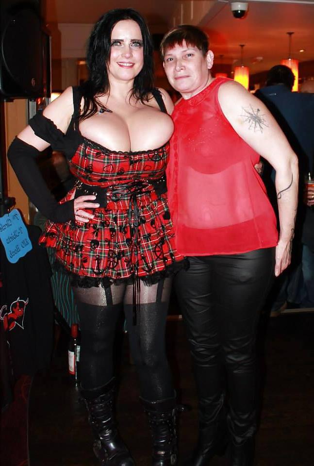 25P Sarah Lang big tits uk 