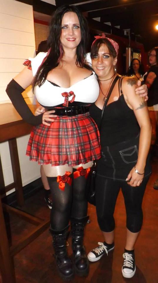 25P Sarah Lang big tits uk 