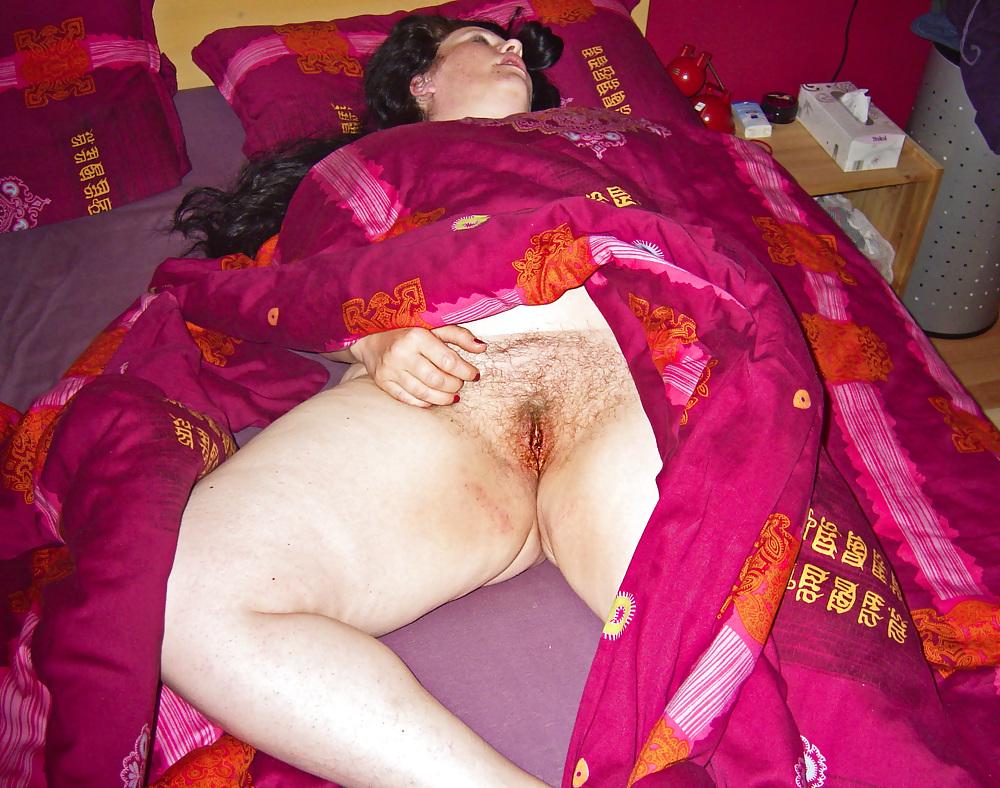 25P The Best of Exposed Wife Laura