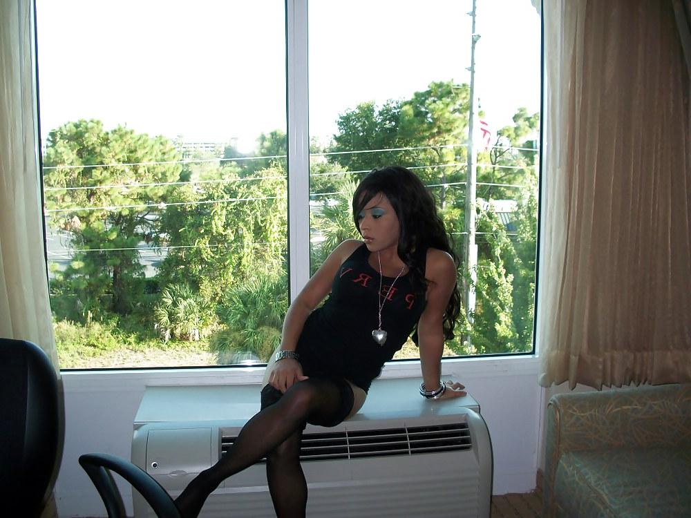8P Pretty Amateur Brunette 4
