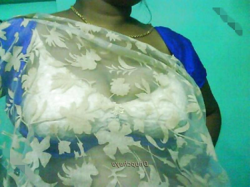 22P Indian bhabhi wet boobs showing