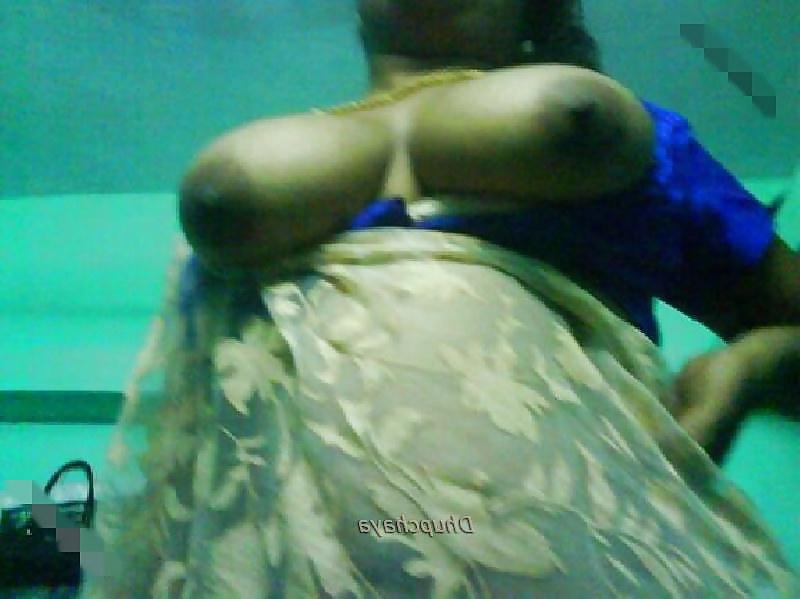 22P Indian bhabhi wet boobs showing
