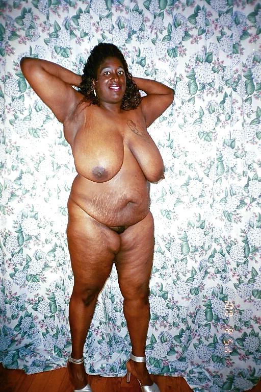 16P Big hanging black titties