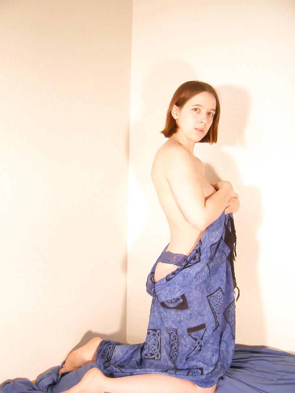 25P Young American Woman Shows Off Those Big Natural Boobs