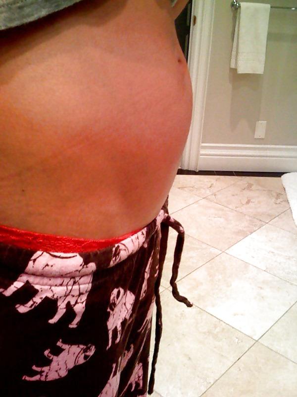 6P Jessica Alba Pregnant Cellphone Pics