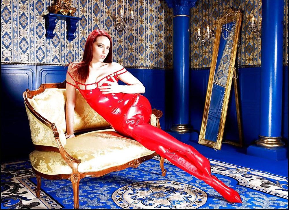 25P LATEX BABES 07