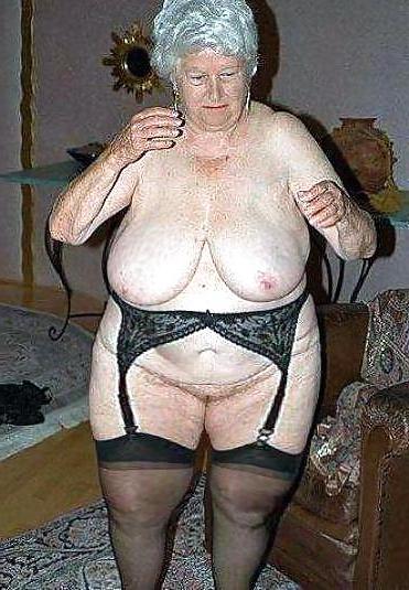 11P GRANNIES MATURES BIG BOOBS - VINTAGE