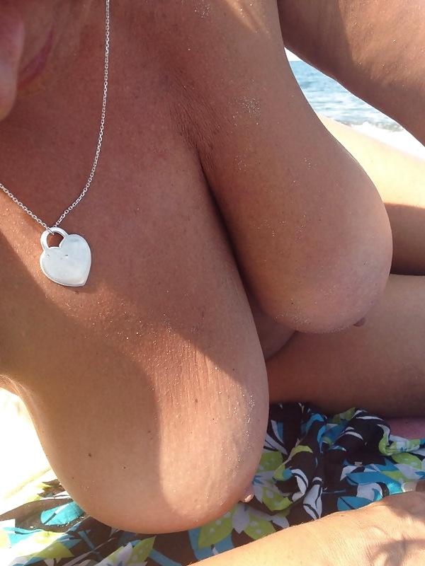 12P Big mature boobs! Amateur photos!