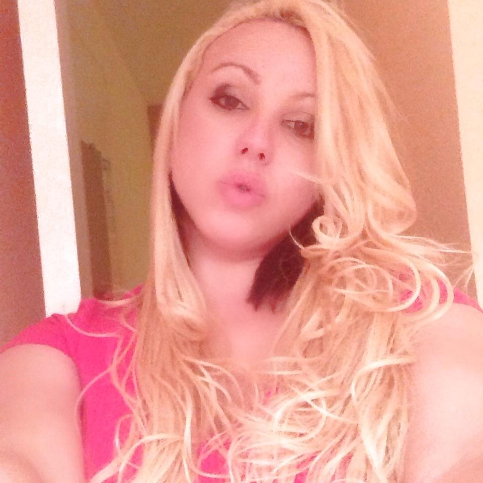 25P Hot chubby girl huge boobs - please comment