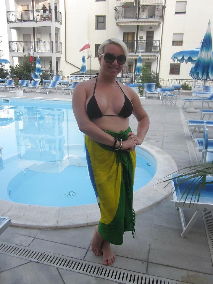 25P Hot chubby girl huge boobs - please comment