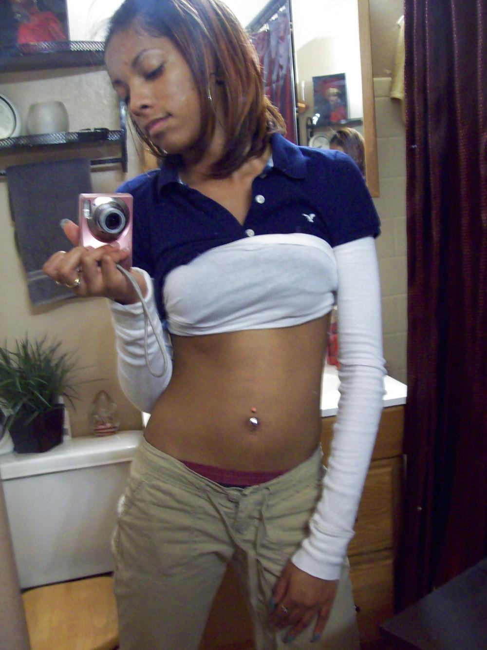 25P Pretty Amateur Ebony SelfShot