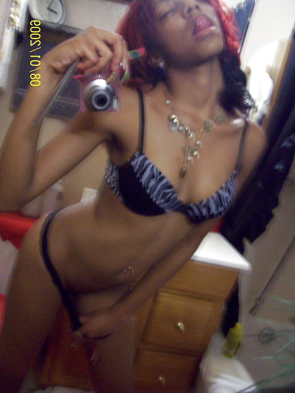 25P Pretty Amateur Ebony SelfShot