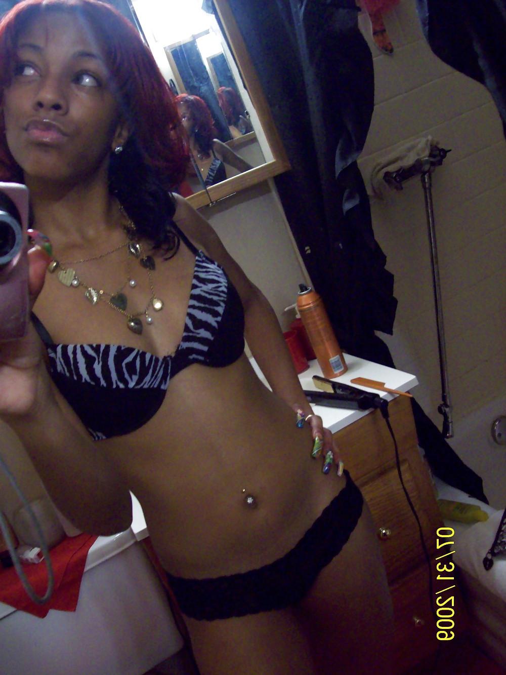 25P Pretty Amateur Ebony SelfShot
