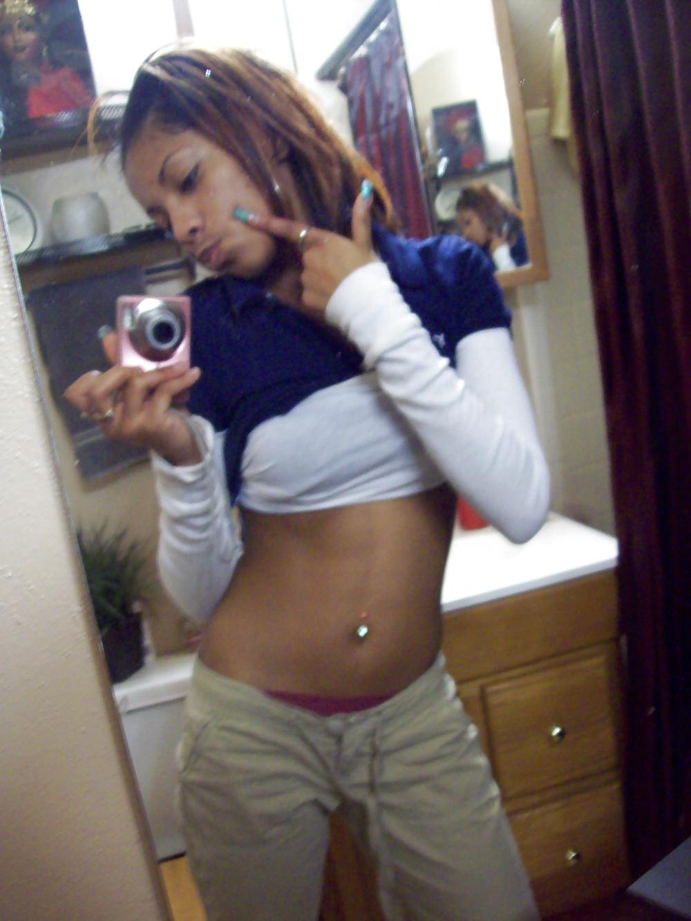 25P Pretty Amateur Ebony SelfShot
