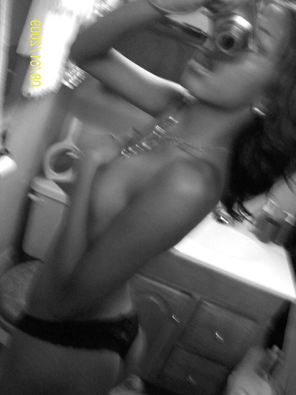 25P Pretty Amateur Ebony SelfShot