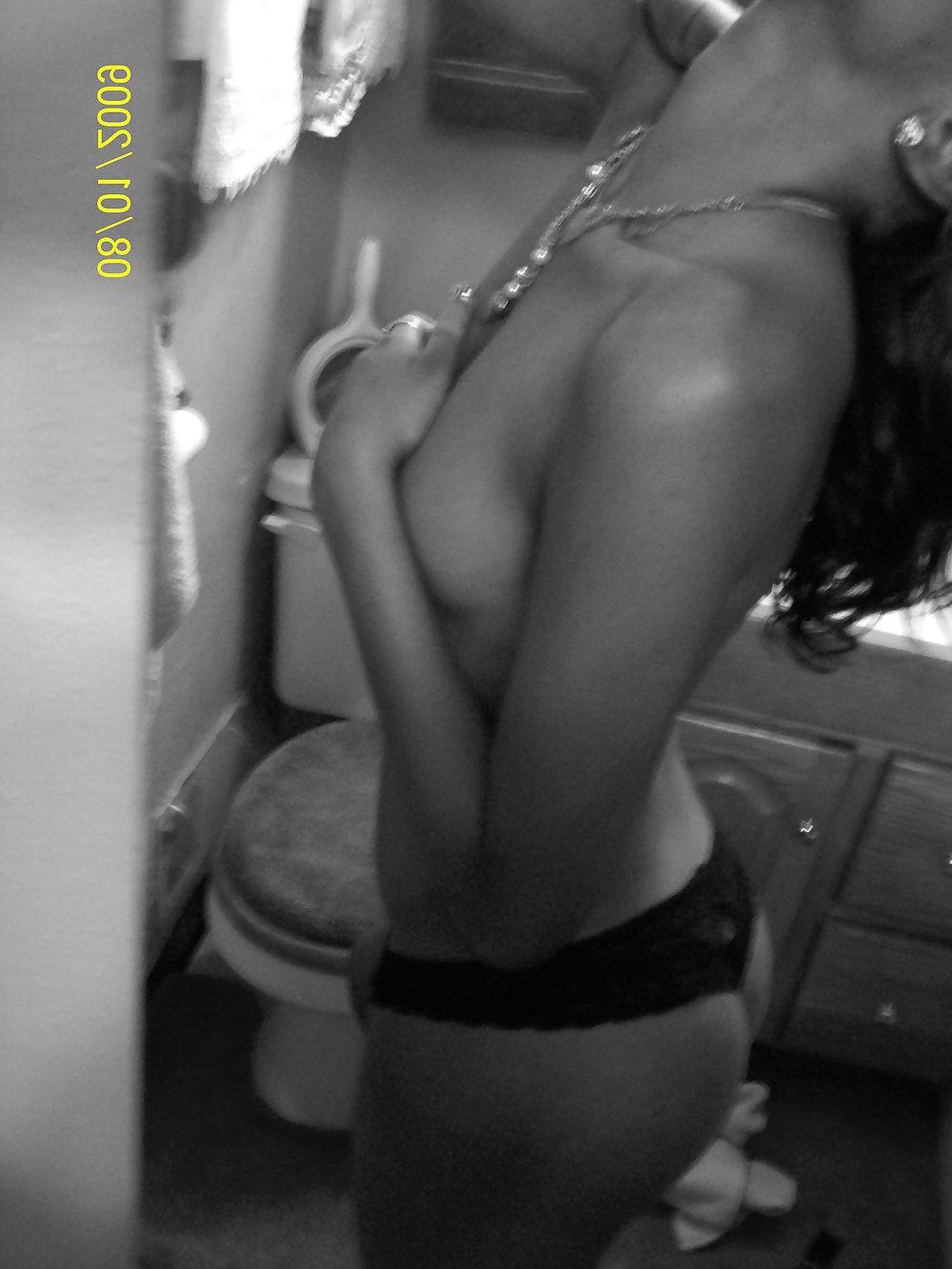25P Pretty Amateur Ebony SelfShot
