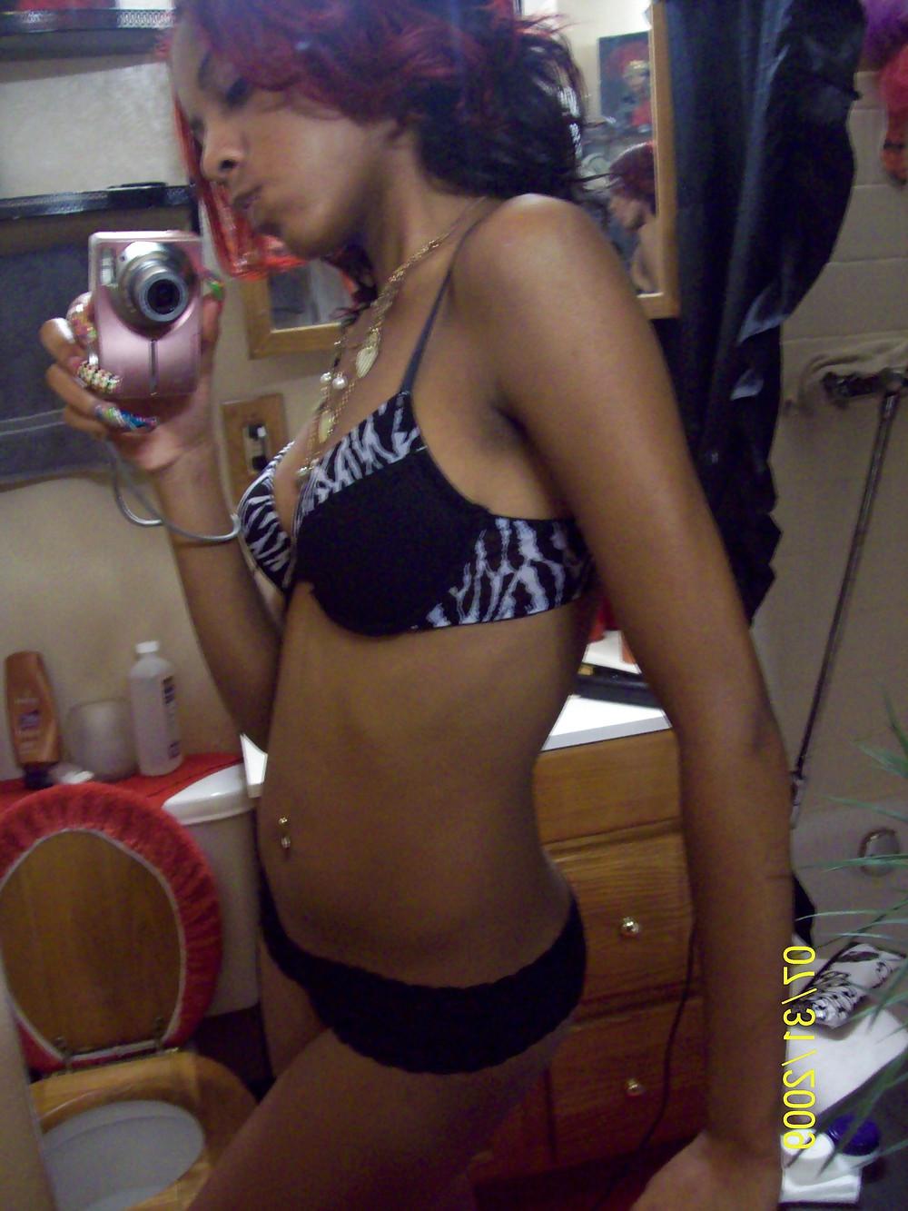 25P Pretty Amateur Ebony SelfShot