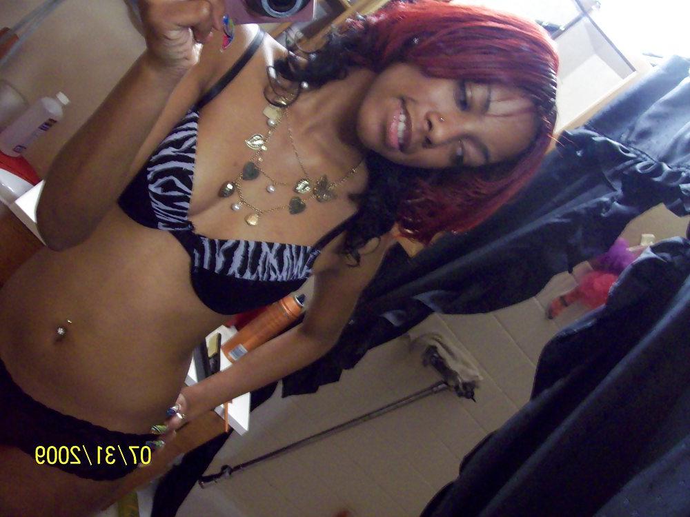 25P Pretty Amateur Ebony SelfShot