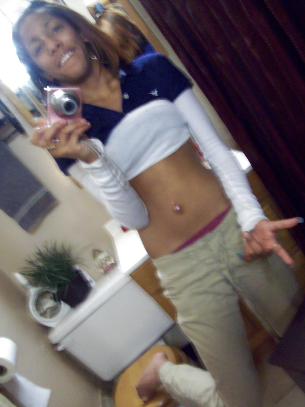 25P Pretty Amateur Ebony SelfShot