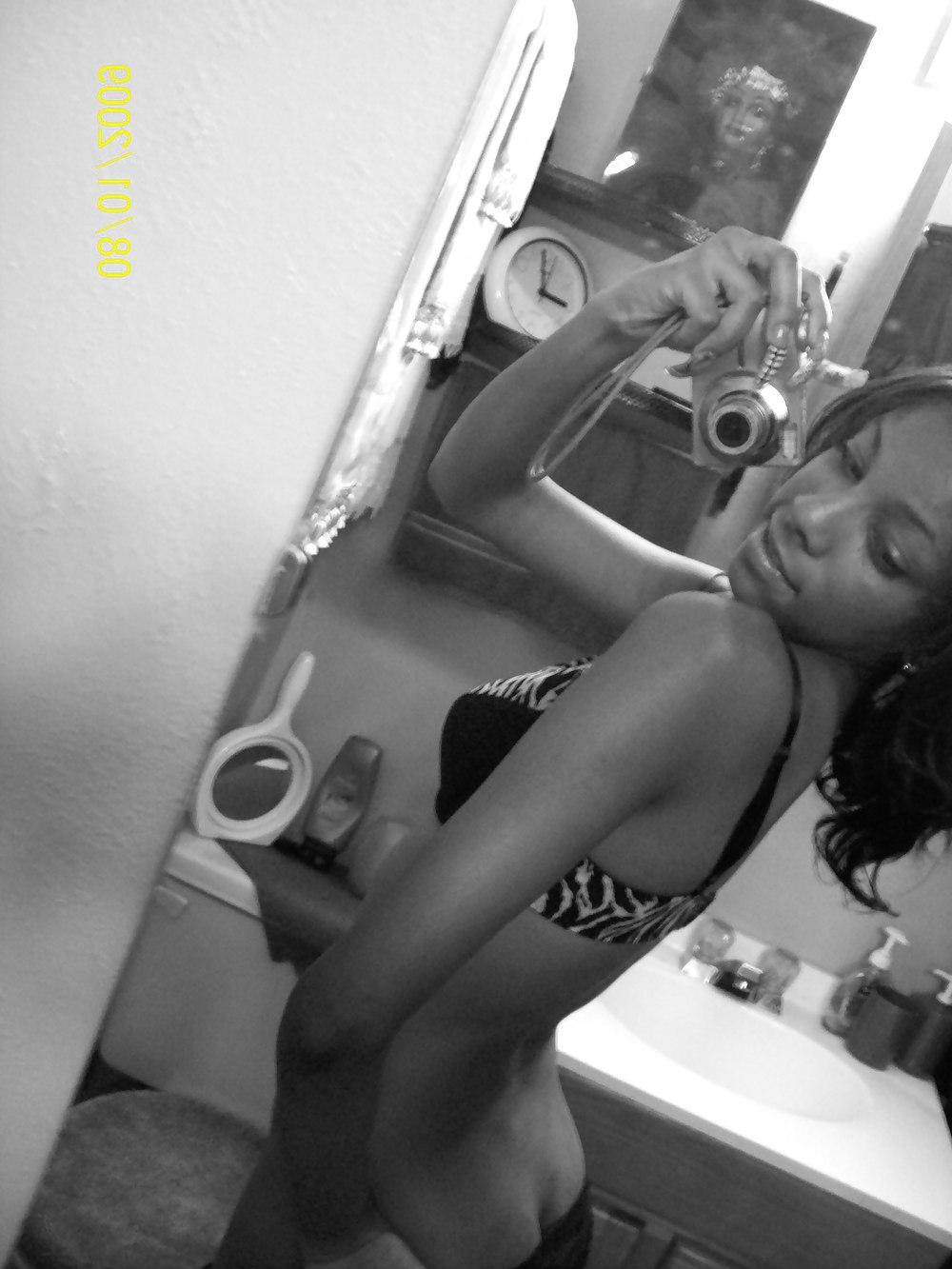 25P Pretty Amateur Ebony SelfShot