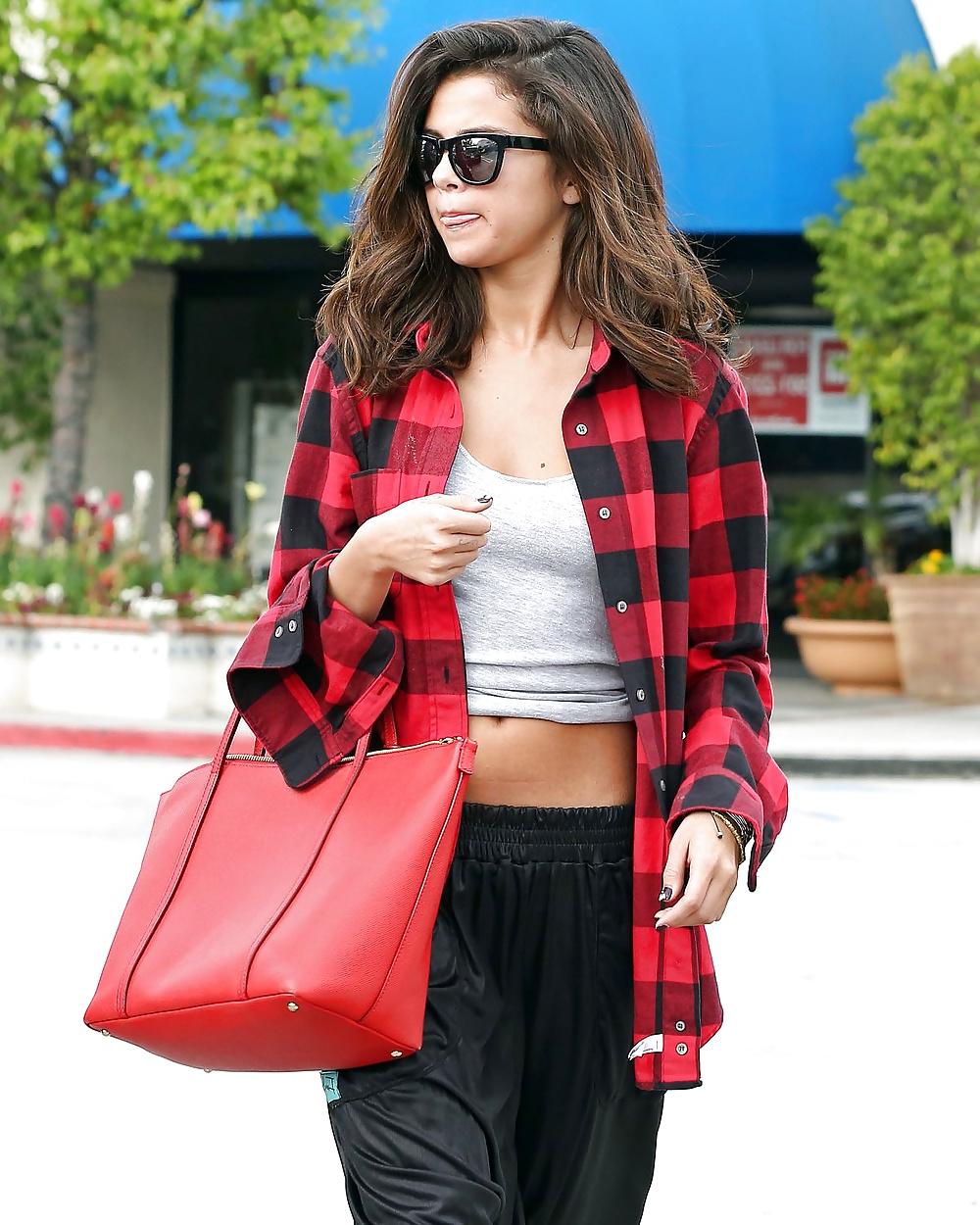 15P Selena Gomez - She needs a Fuck in every Hole!