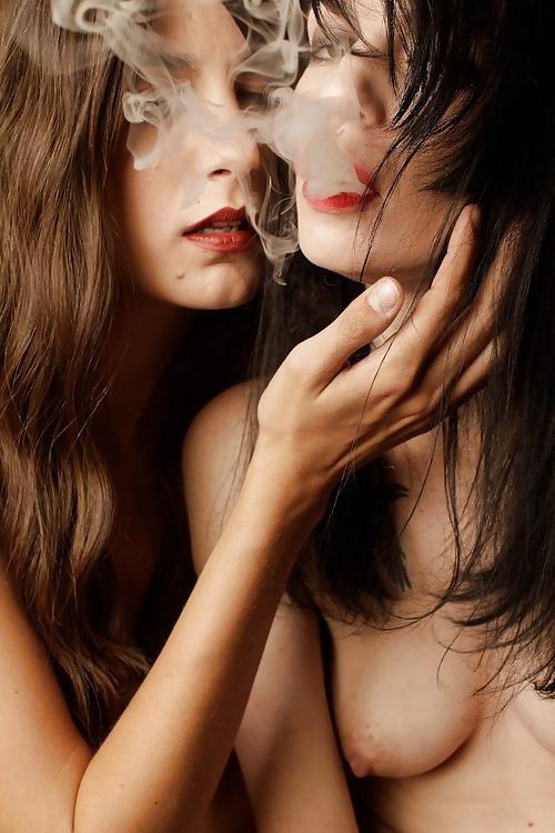 10P Smoking girls
