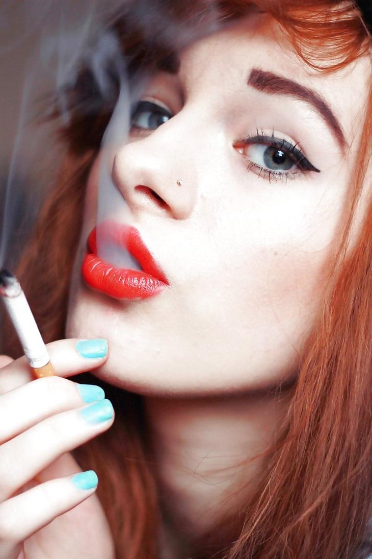 10P Smoking girls