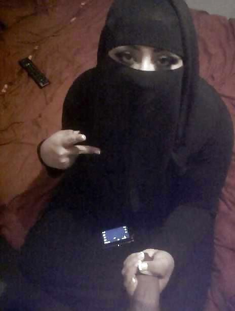 16P HOT ARAB BEURETTE MUSLIMS GIRLS WEARING HIJAB 2