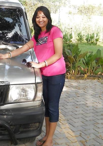 25P Sexy Indian Lady