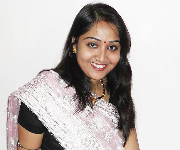 25P Sexy Indian Lady