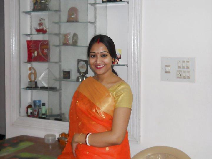25P Sexy Indian Lady