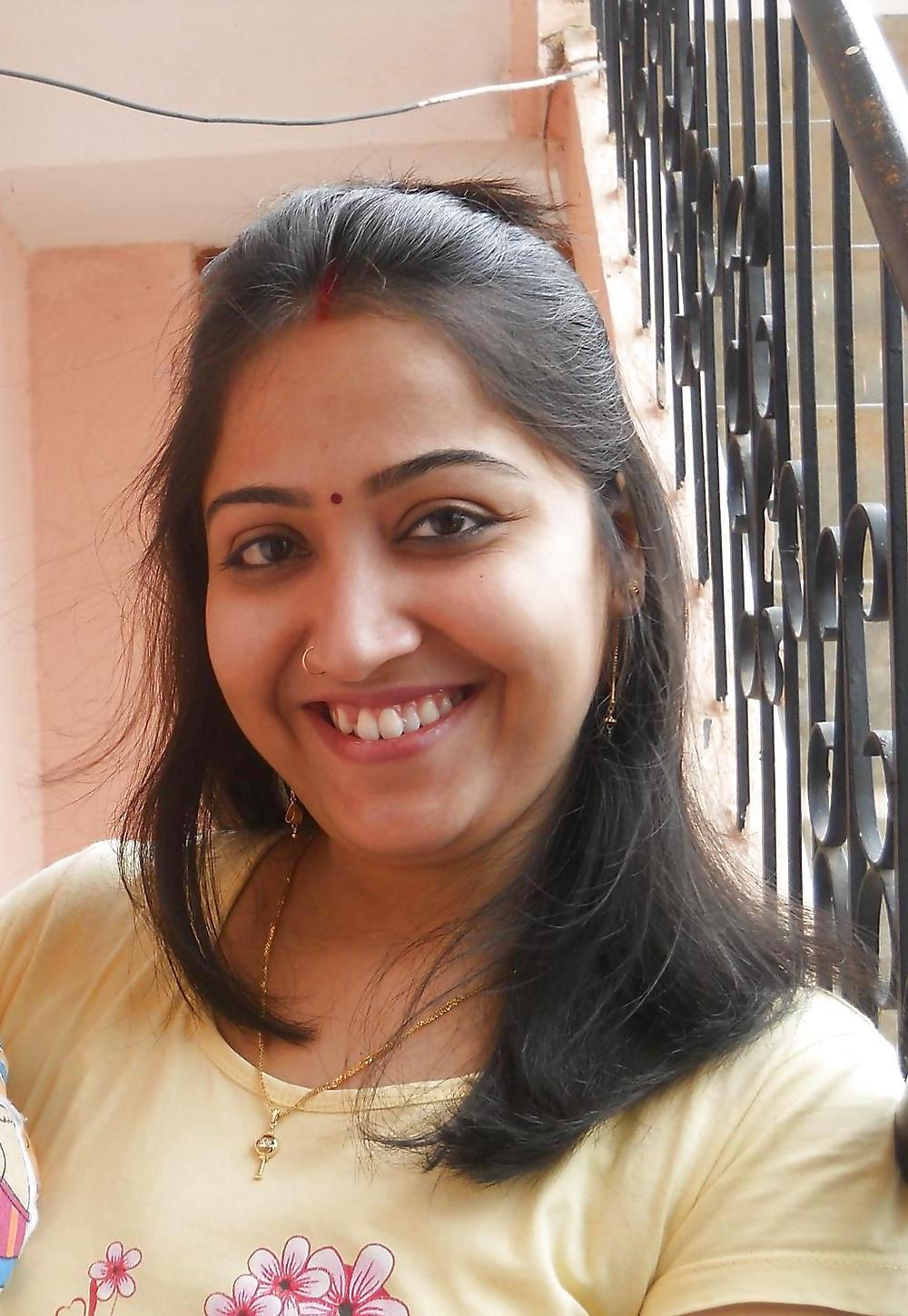 25P Sexy Indian Lady