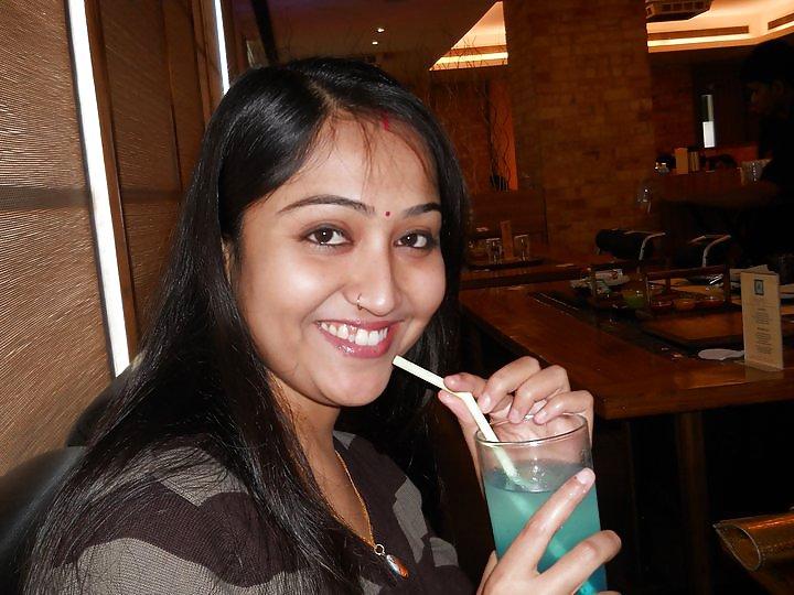 25P Sexy Indian Lady