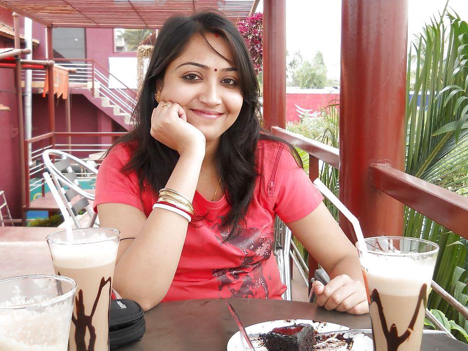25P Sexy Indian Lady