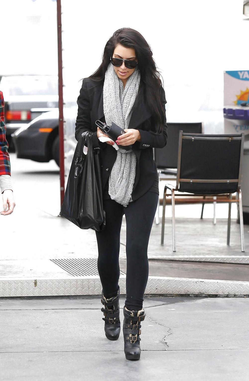 18P Kim Kardashian Candids Big Ass