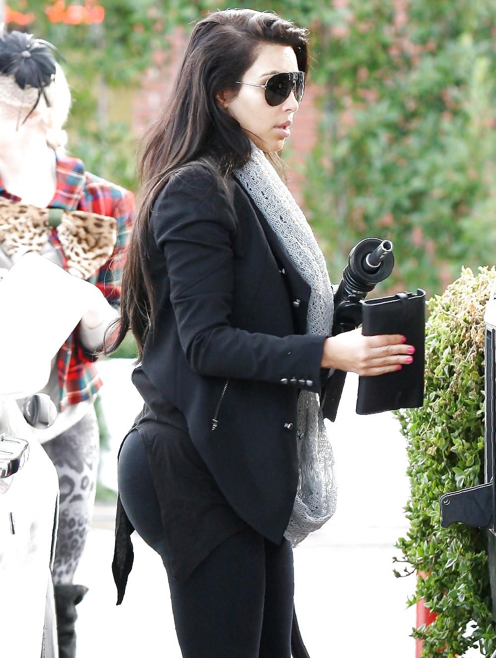 18P Kim Kardashian Candids Big Ass