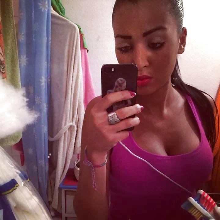 25P Salope beurette arab slut