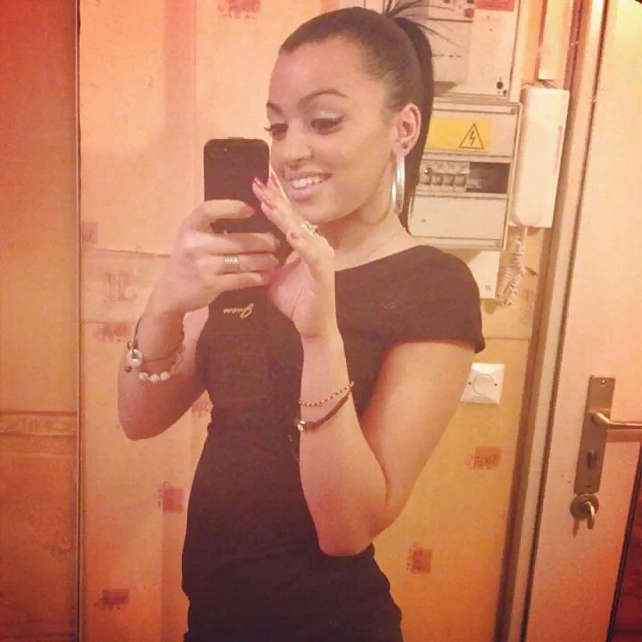 25P Salope beurette arab slut